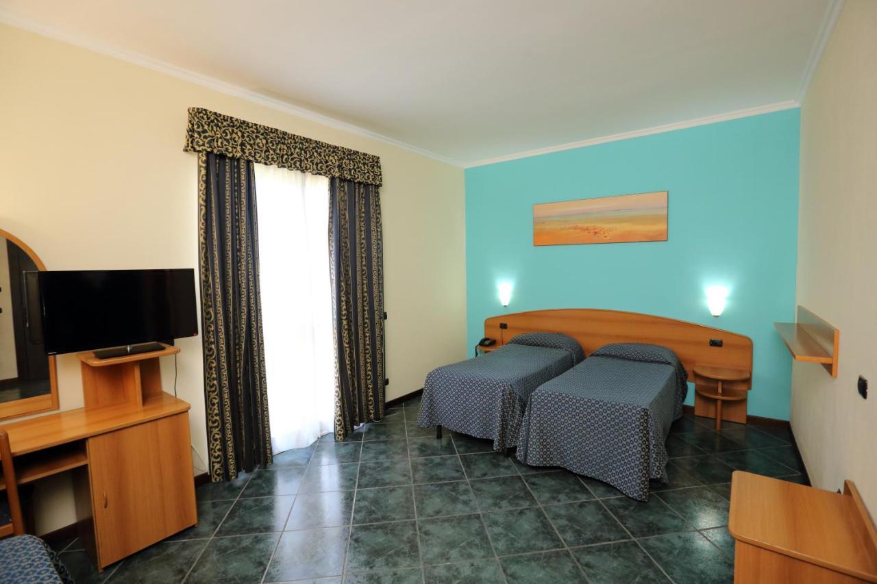 Hotel Palacavicchi Ciampino Exterior foto