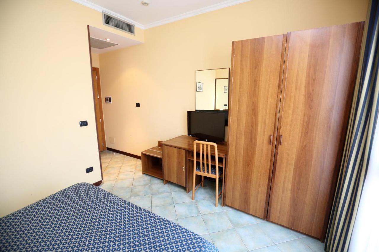Hotel Palacavicchi Ciampino Exterior foto