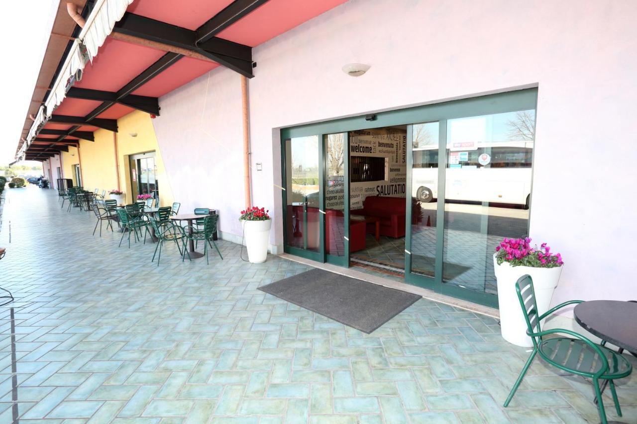 Hotel Palacavicchi Ciampino Exterior foto